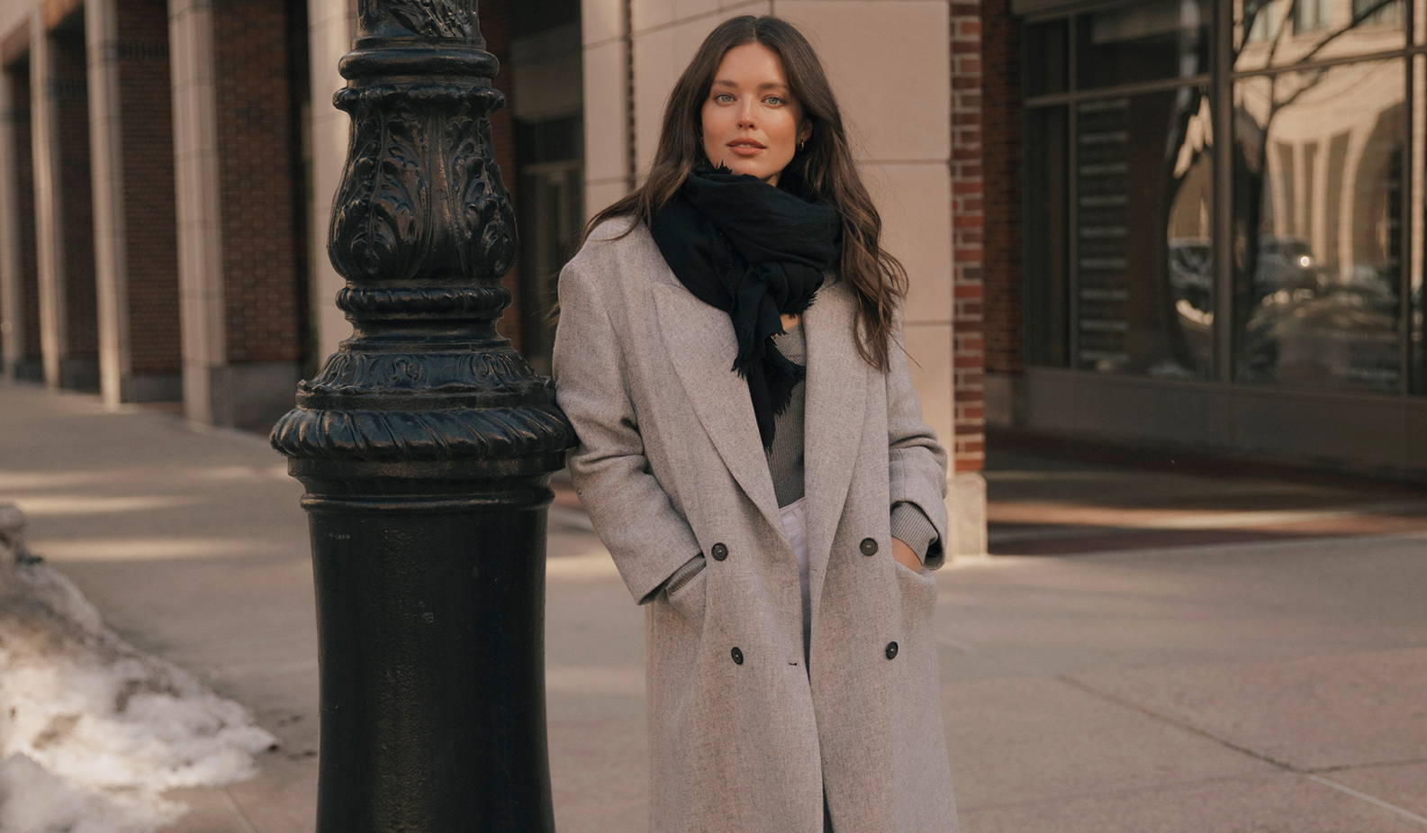 Les indispensables du mannequin Emily DiDonato en matière de soins de la peau et de maquillage