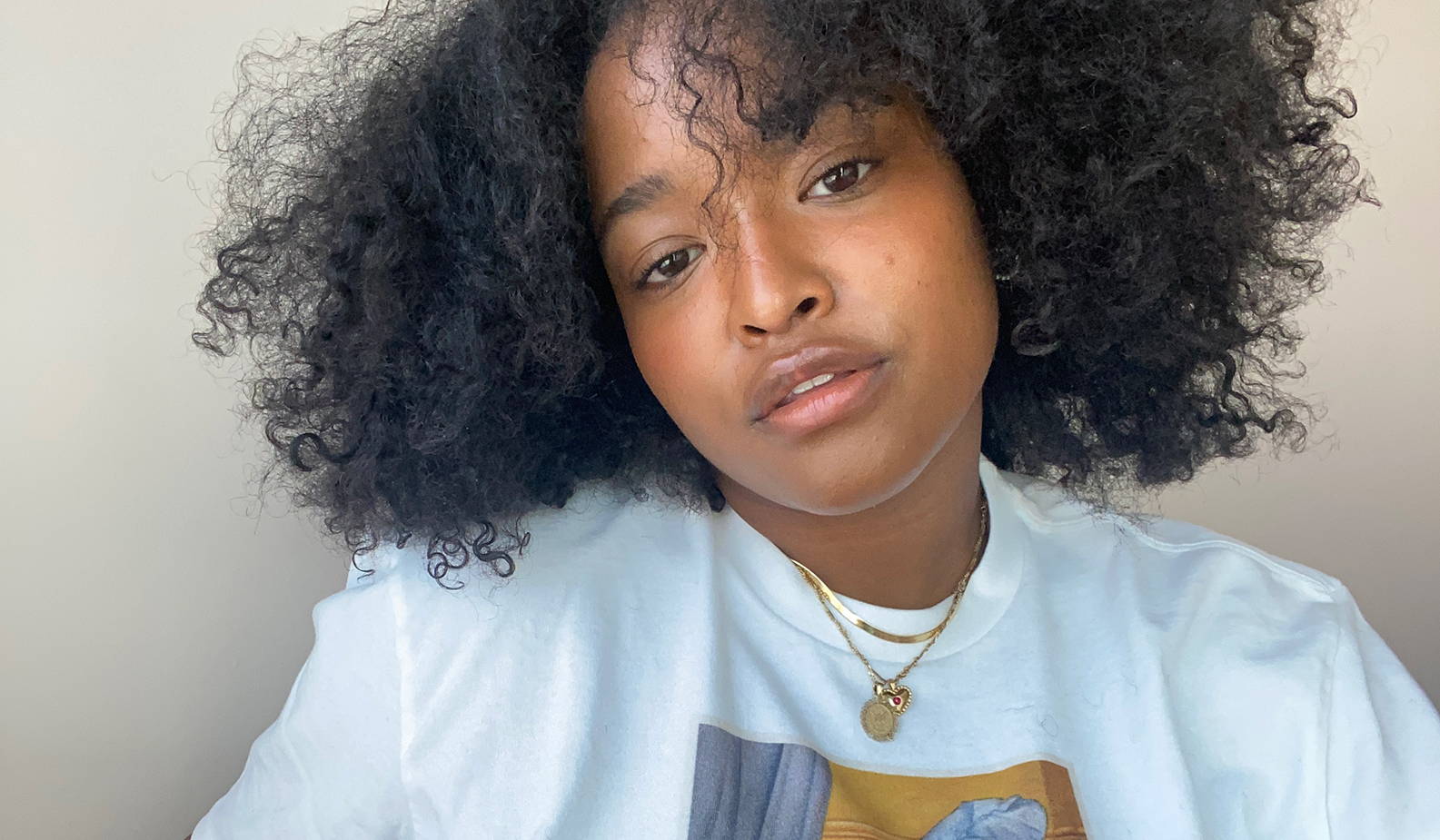 Imani Randolph partage sa routine maquillage facile sans maquillage