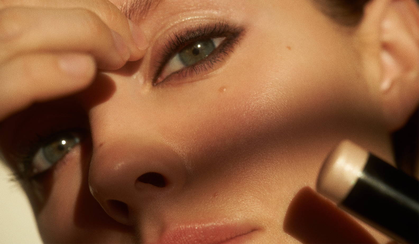 Artiste en résidence : le smoky eye parisien de Cyndle K