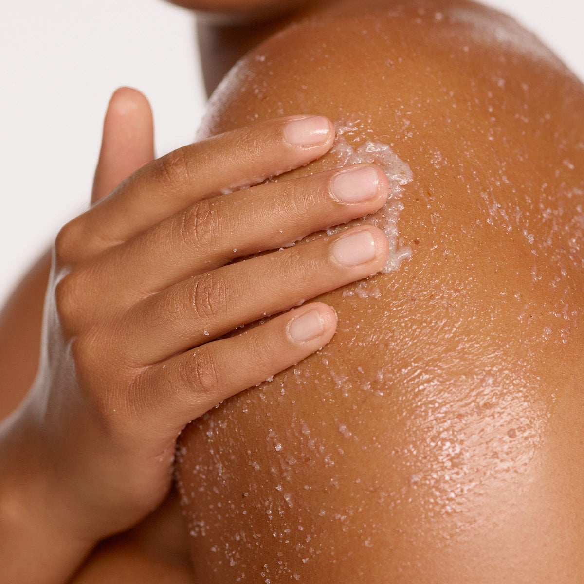 23_RoseInc_BodyScrub_Model_1_Sephora_2000x2000_AP.jpg