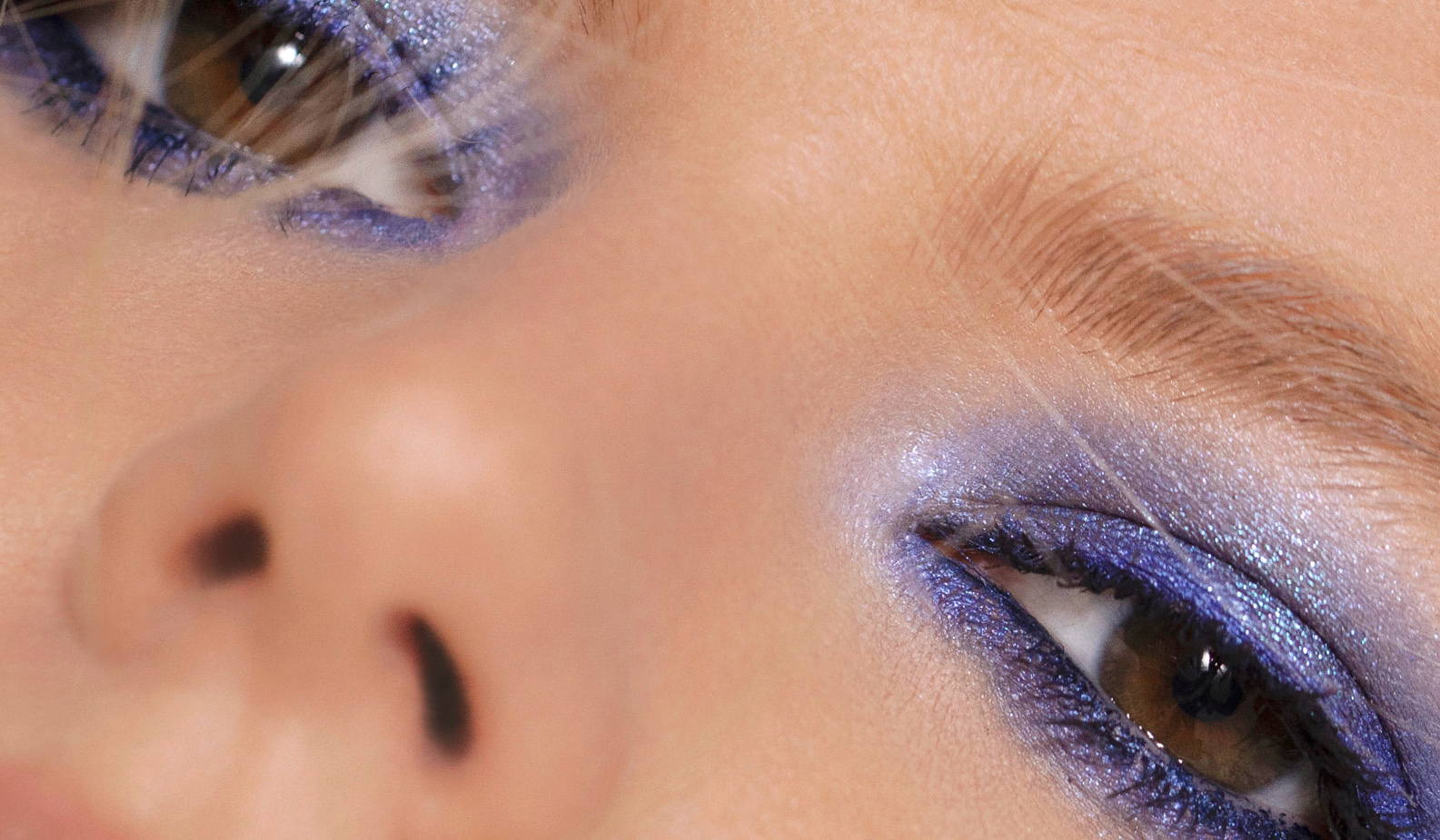 How to create this '90s-inspired blue eye