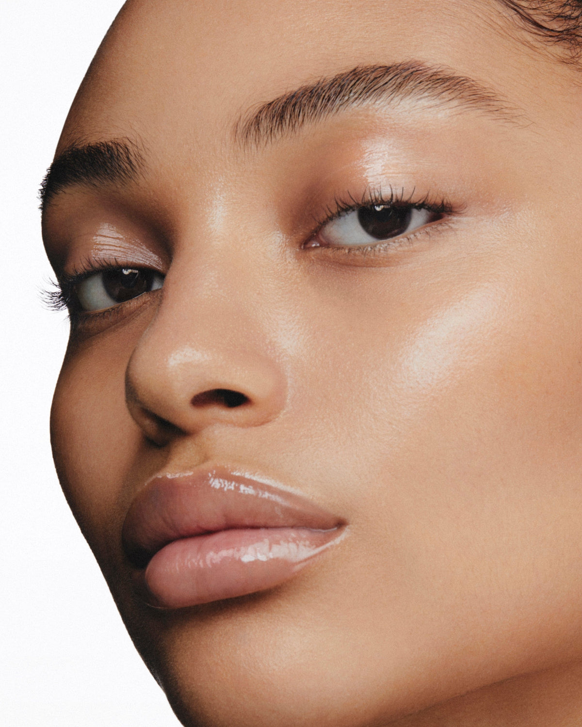 2302_LIP_TREATMENT_SUPPORTING_LINDSEY_LULUMCARDLE_SHOT8_0065_1_V6_AP_CROP.jpg